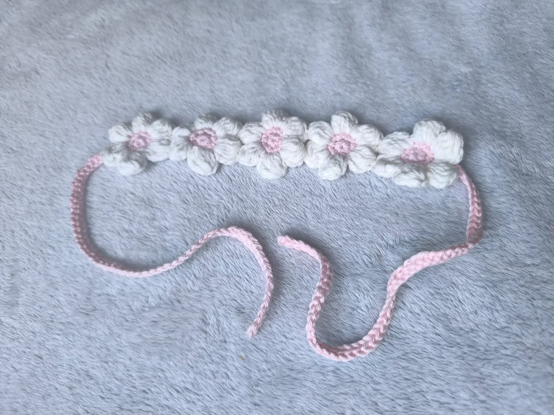 Diadema de flores de crochet — miniatura 3