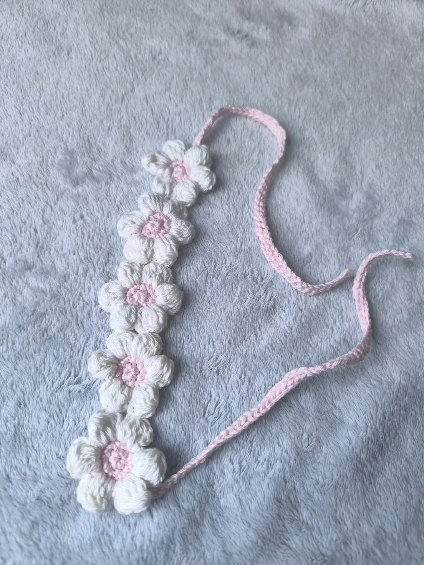 Diadema de flores de crochet — miniatura 2