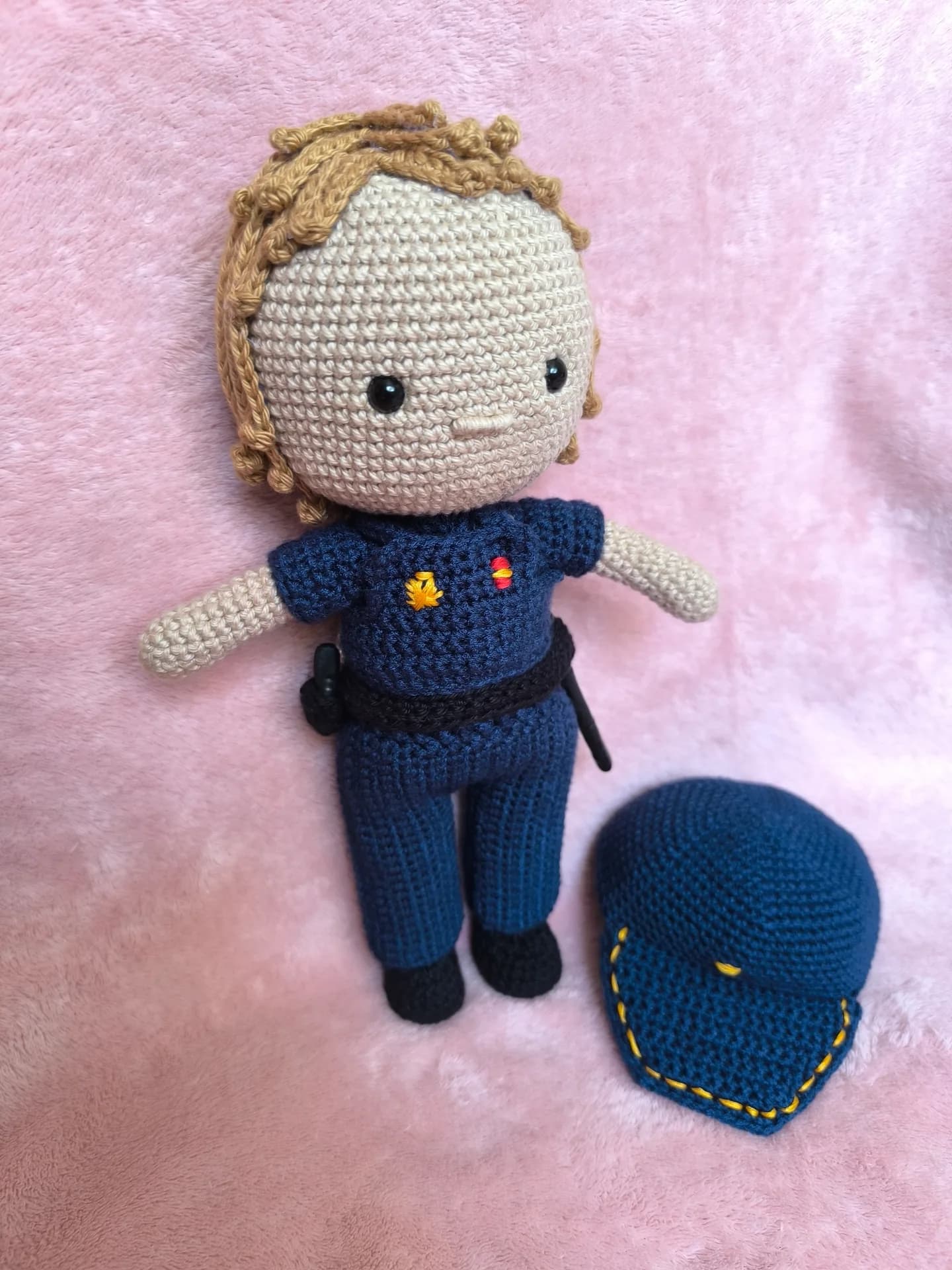 Amigurumi policía — miniatura 2