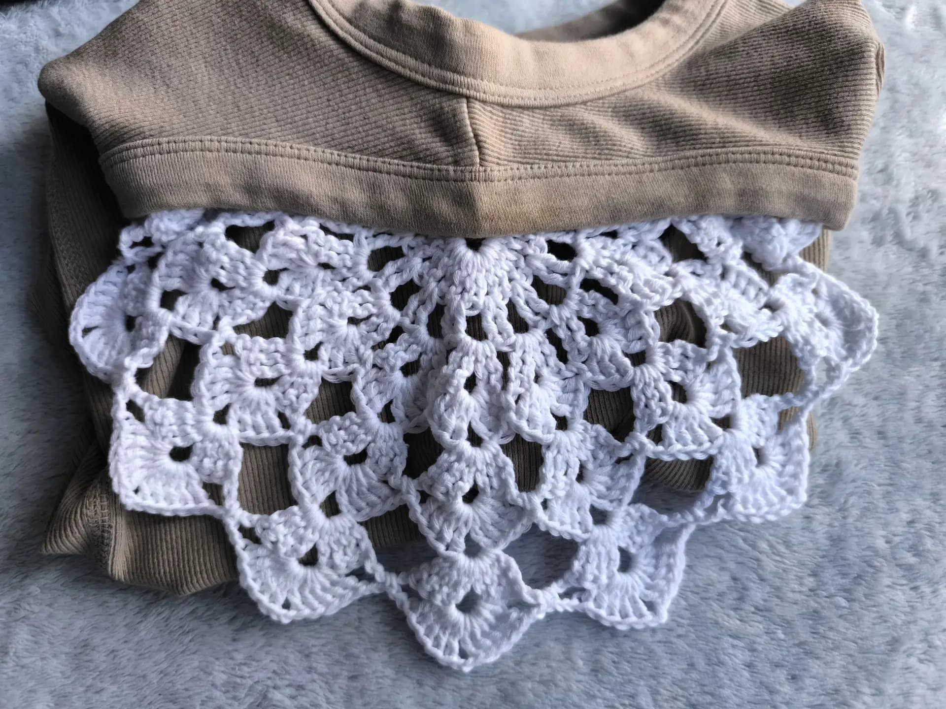 Aplique de crochet para cuello